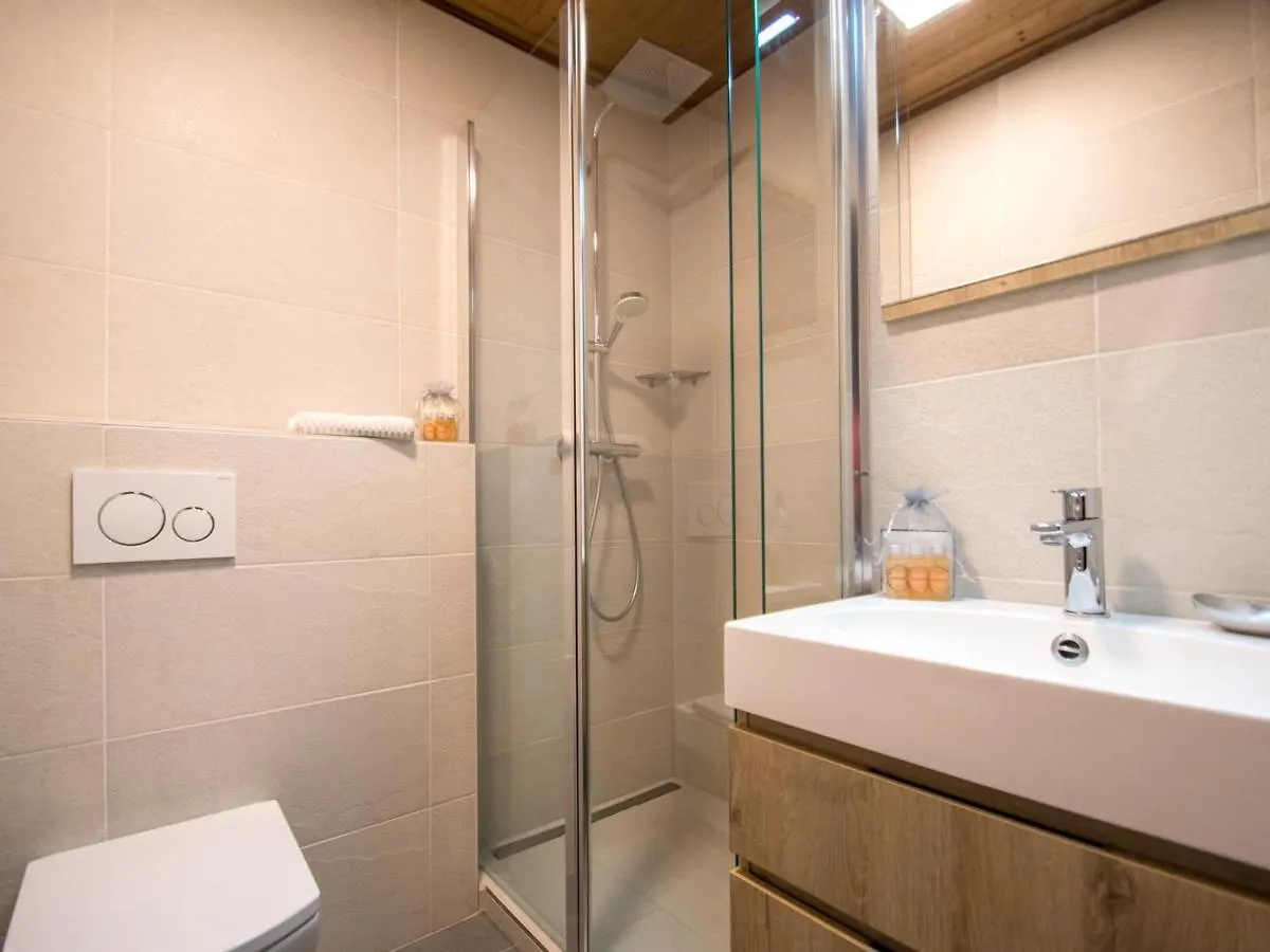 Chalet Skis Aux Pieds Avec 3 Chambres Et Terrasse A Chamonix - Fr-1-343-225 0*,  Francie