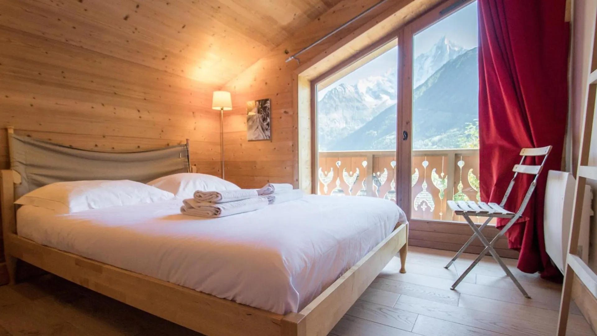 Chalet Skis Aux Pieds Avec 3 Chambres Et Terrasse A Chamonix - Fr-1-343-225