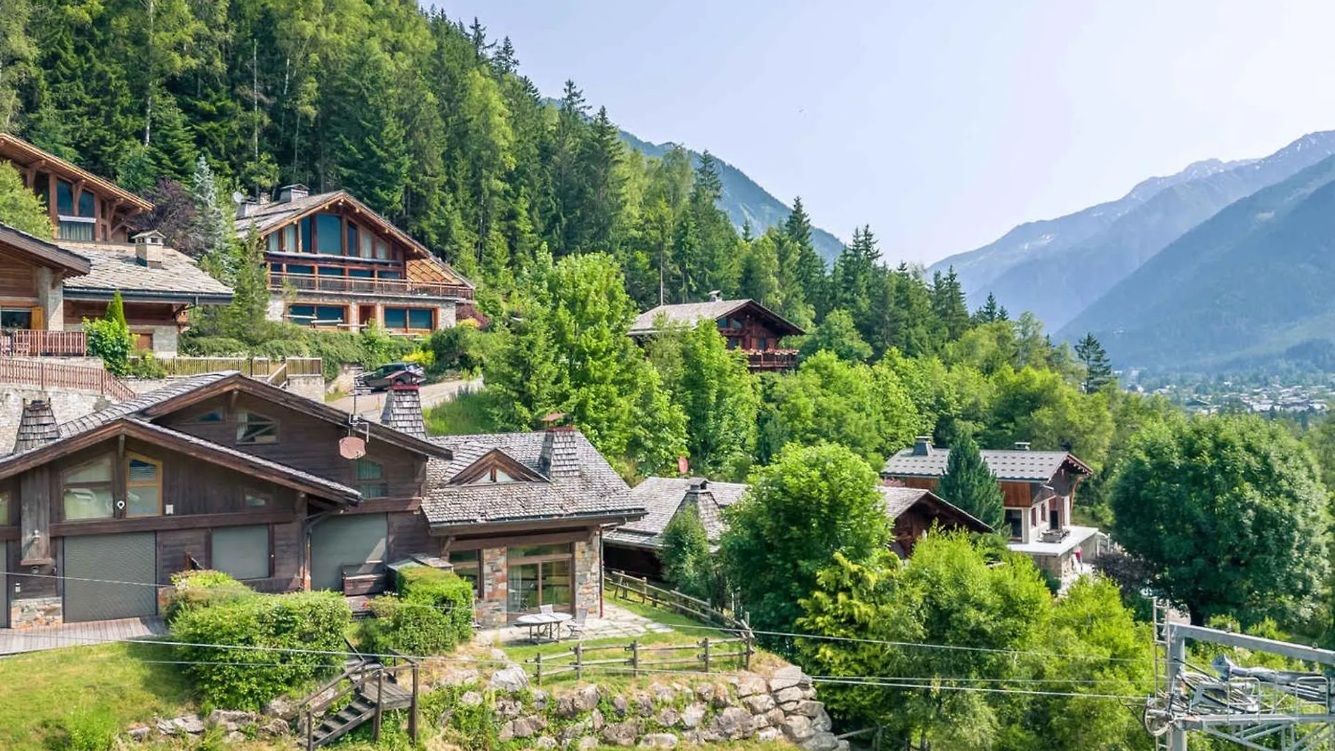 Chalet Skis Aux Pieds Avec 3 Chambres Et Terrasse A Chamonix - Fr-1-343-225